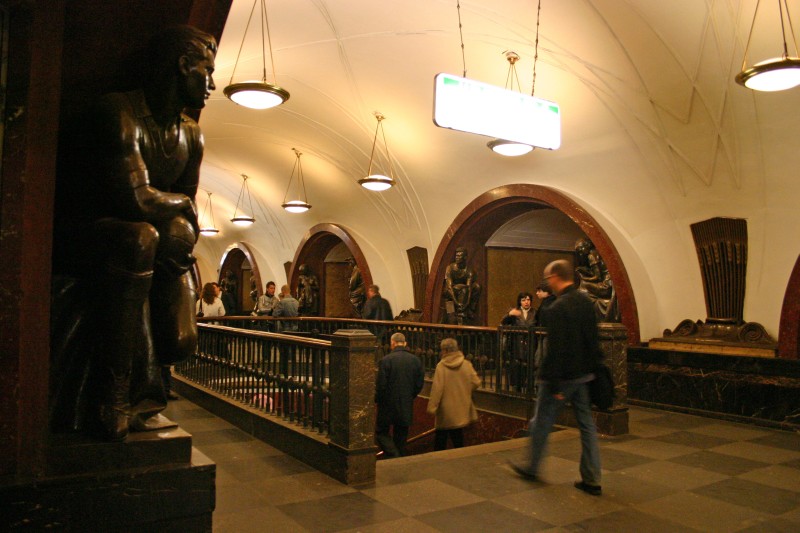 Metrobahnhof Platz der Revolution, Moskau 