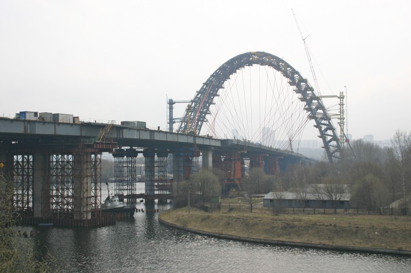 Brücke von Serebjanij Bor in Moskau im Bau 