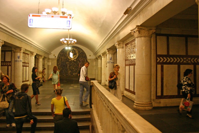 Metrobahnhof Pawelezkaja-Kolzewaja, Moskau 