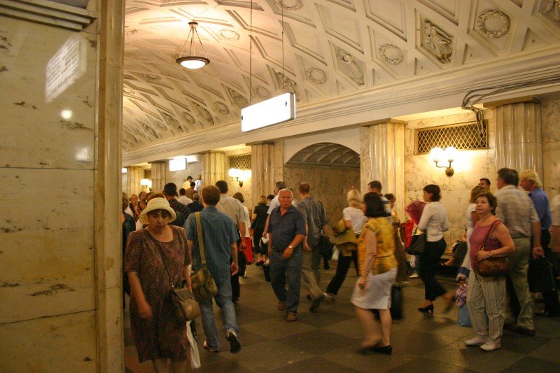 Metrobahnhof Teatralnaja in Moskau 