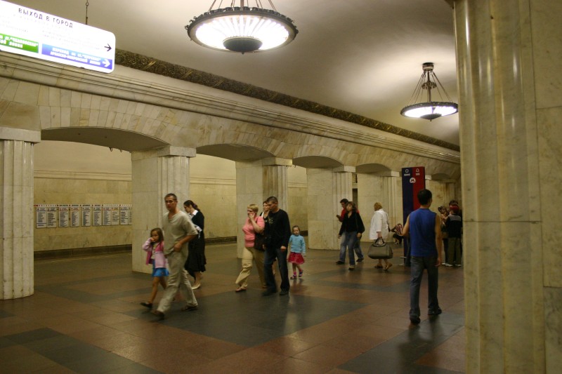 Metrobahnhof Kurskaja-Kolzewaja, Moskau 