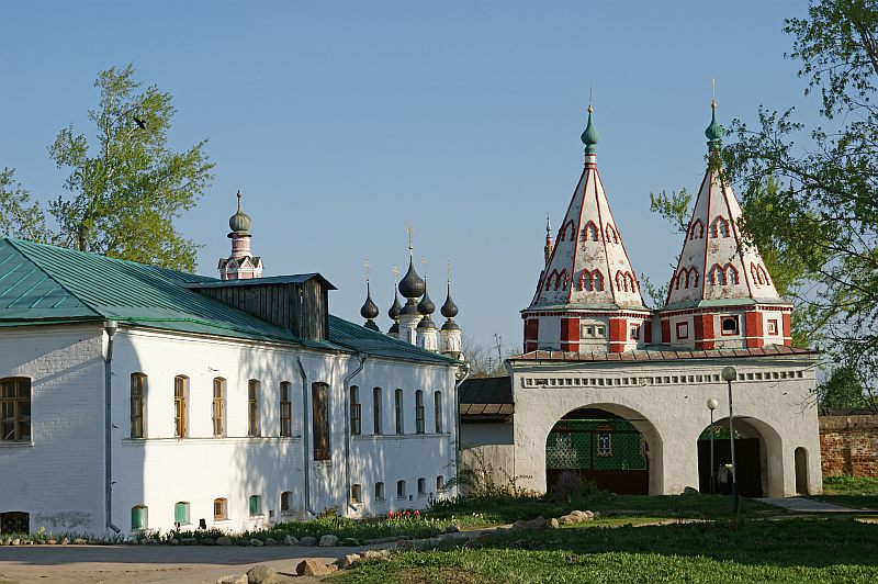 Santa gate 1688, Rizopolozhenskij Monastery 13century, Suzdal, Vladimirskaya Oblast, Russia 