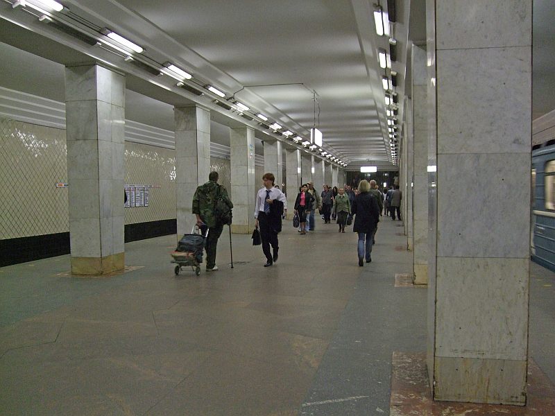 Leninskiy Prospekt metro station 