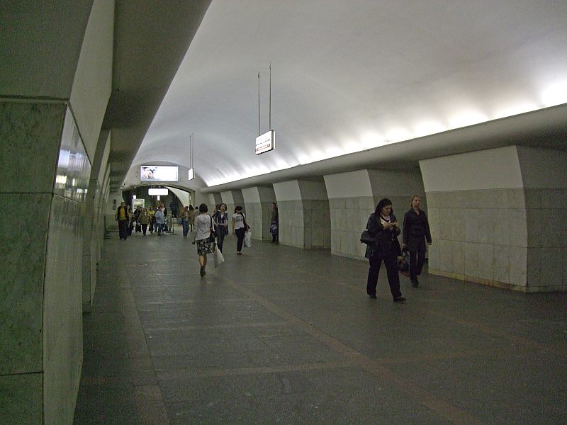 Metrobahnhof Oktiabrskaja-Radialnaja 