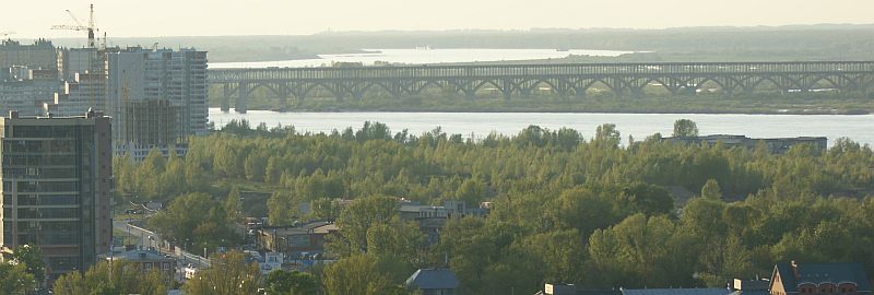 Borskyi Bridge crosses Volga river 