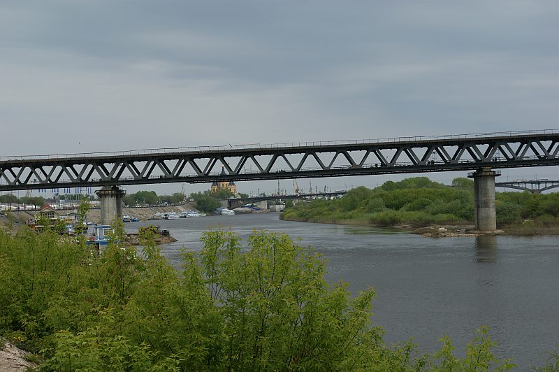 Media File No. 111693 Nizhnegorodsky Metro Bridge crosses Oka river,Nizhny Novgorod, Nizhny Novgorod Oblast, Russia, begin 1992 1300m top level autoroad, low level metro
