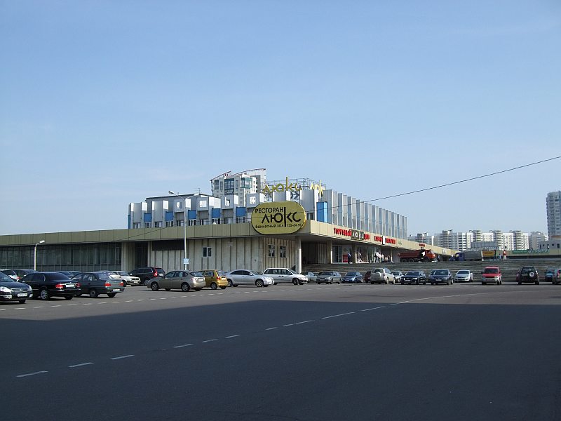 Olympisches Dorf für die Sommerspiele 1980 - 18 Gebäude mit je 16 Etages, Konzerthalle (jetzt Theater), Museum, Sportanlagen und Geschäfte 