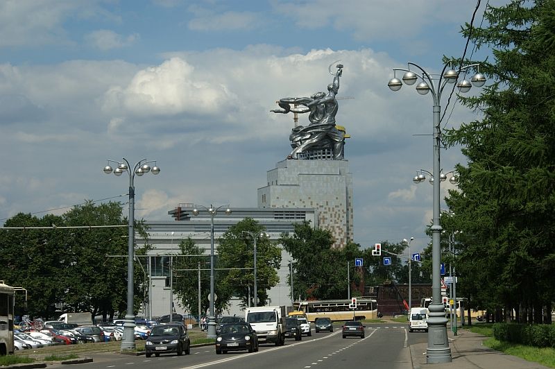 Media File No. 172534 Worker and Kolkhoz Woman, Moscow, 24.5 meter high sculpture made from stainless steel by Vera Mukhina for the 1937 World's Fair in Paris. Pavilion is replika of pavilion architect Boris Iofan