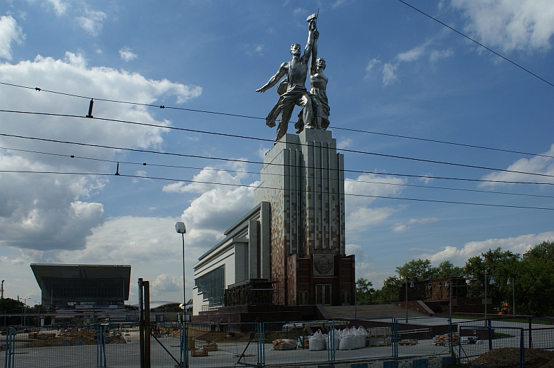 Media File No. 172537 Worker and Kolkhoz Woman, Moscow, 24.5 meter high sculpture made from stainless steel by Vera Mukhina for the 1937 World's Fair in Paris. Pavilion is replika of pavilion architect Boris Iofan