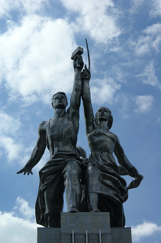 Media File No. 172538 Worker and Kolkhoz Woman, Moscow, 24.5 meter high sculpture made from stainless steel by Vera Mukhina for the 1937 World's Fair in Paris. Pavilion is replika of pavilion architect Boris Iofan