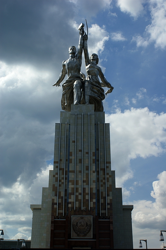 Media File No. 172539 Worker and Kolkhoz Woman, Moscow, 24.5 meter high sculpture made from stainless steel by Vera Mukhina for the 1937 World's Fair in Paris. Pavilion is replika of pavilion architect Boris Iofan