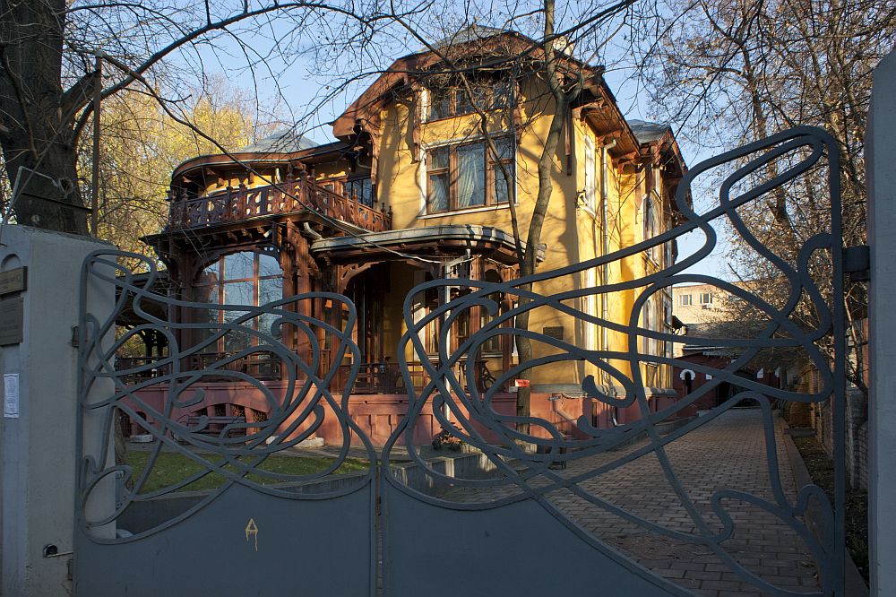 Nosov Mansion arch. Lev Nikolaevich Kekushev, 1903, Moscow. Wooden house 