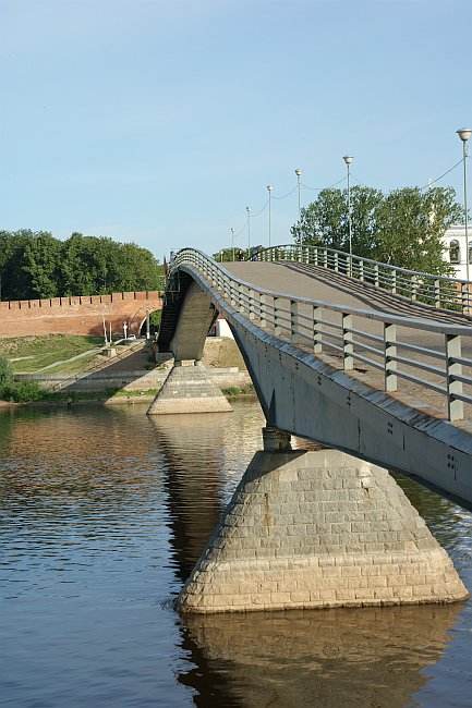 Pedestrian bridge across Volkhov river at Novgorod, Novgorod oblast, Northwestern Federal District, Russia 