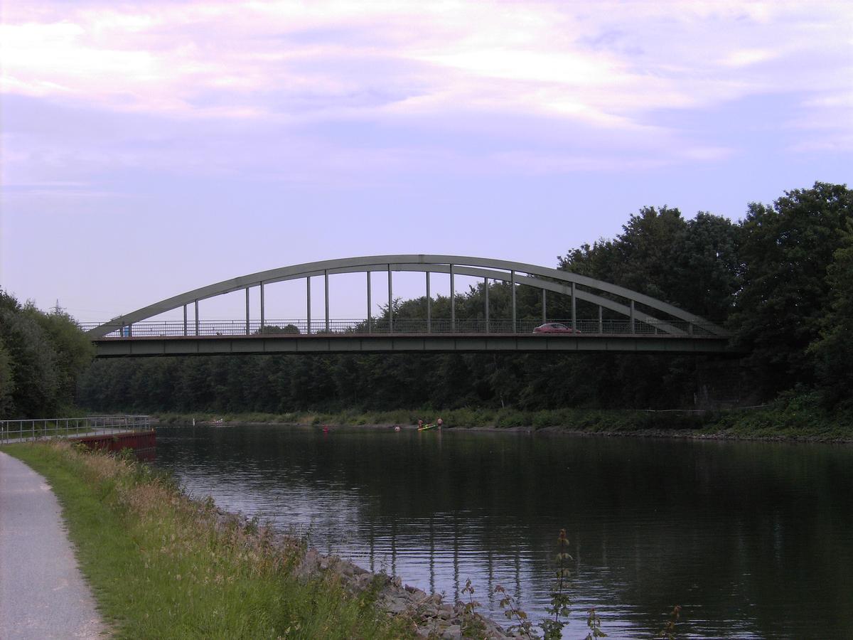 Rhein-Herne-Kanal - Westseite der Einbleckstraßen-Brücke Nr. 324 vom Nordufer des Rhein-Herne-Kanals aus gesehen 