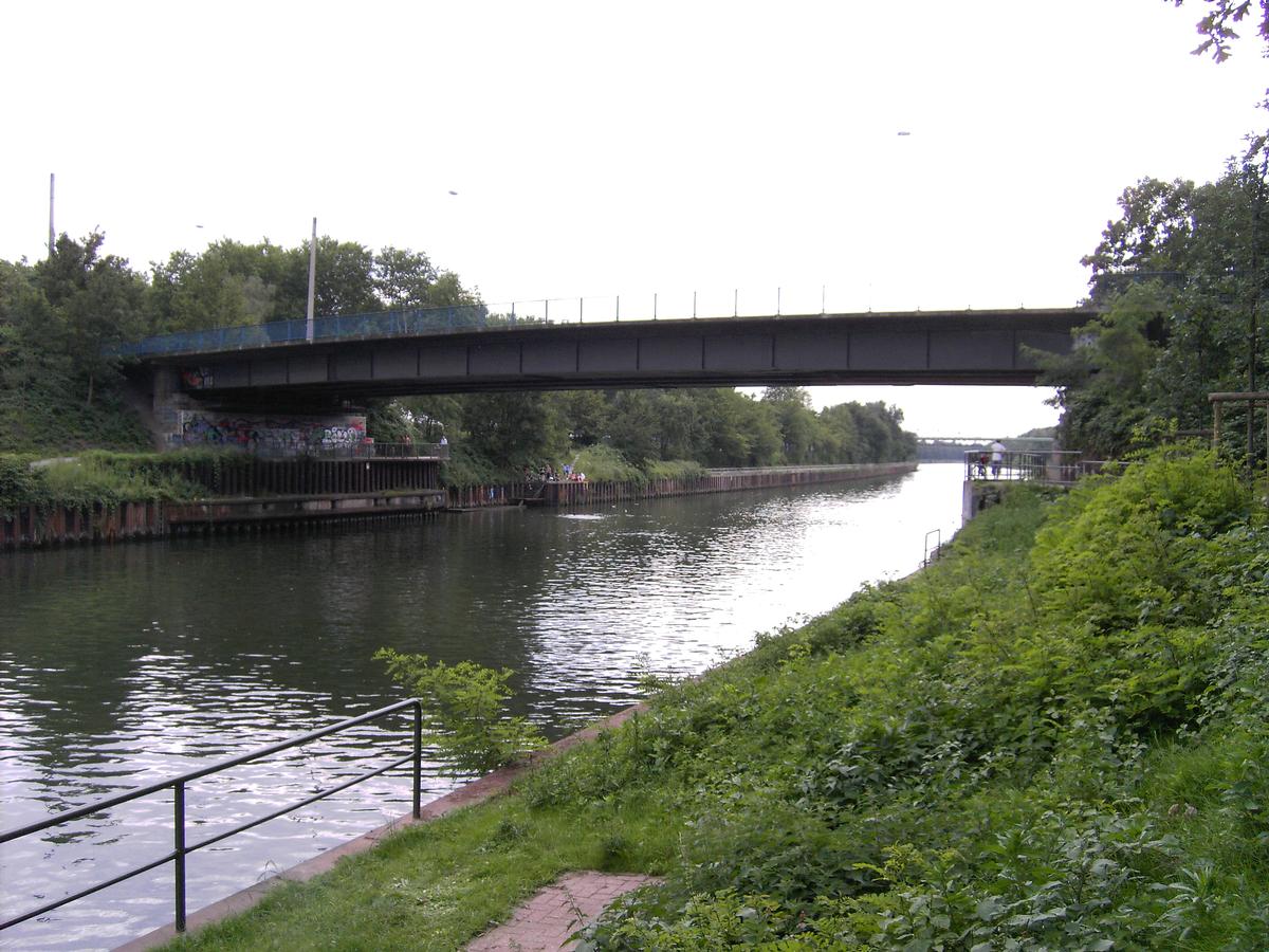 Rhein-Herne-Kanal - Ostseite der Prosperstraßen-Brücke Nr. 327 vom Nordufer des Rhein- Herne-Kanals aus gesehen 