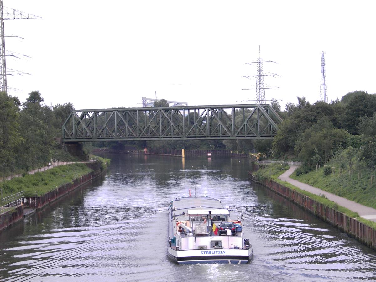Rhein-Herne-Kanal - DB-Brücke Nr. 329 - Westseite, von der Prosperstraßenbrücke aus gesehen 