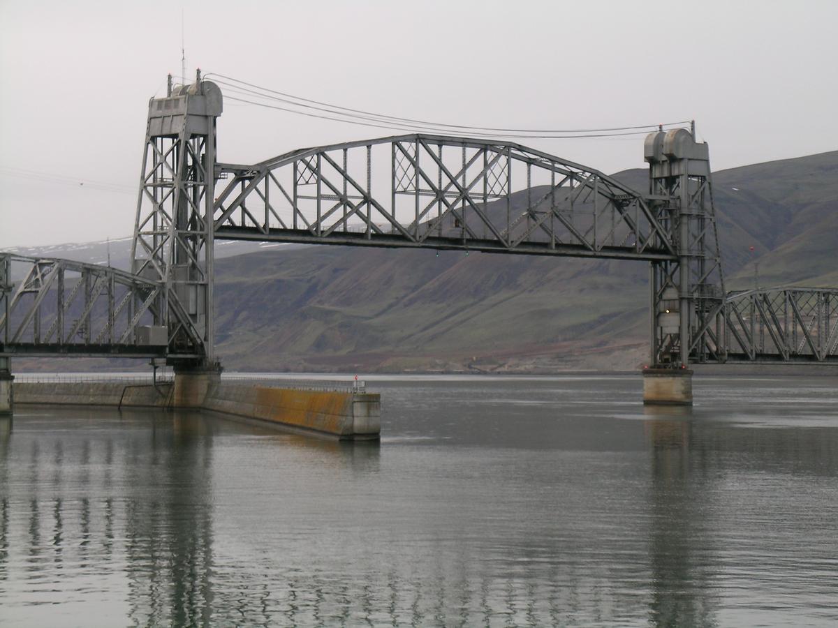 Celilo Railroad Bridge (Oregon Trunk Line Bridge) 