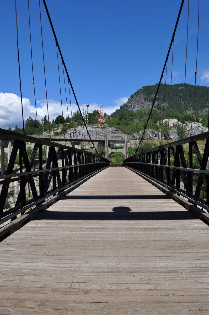 Brilliant Suspension Bridge 