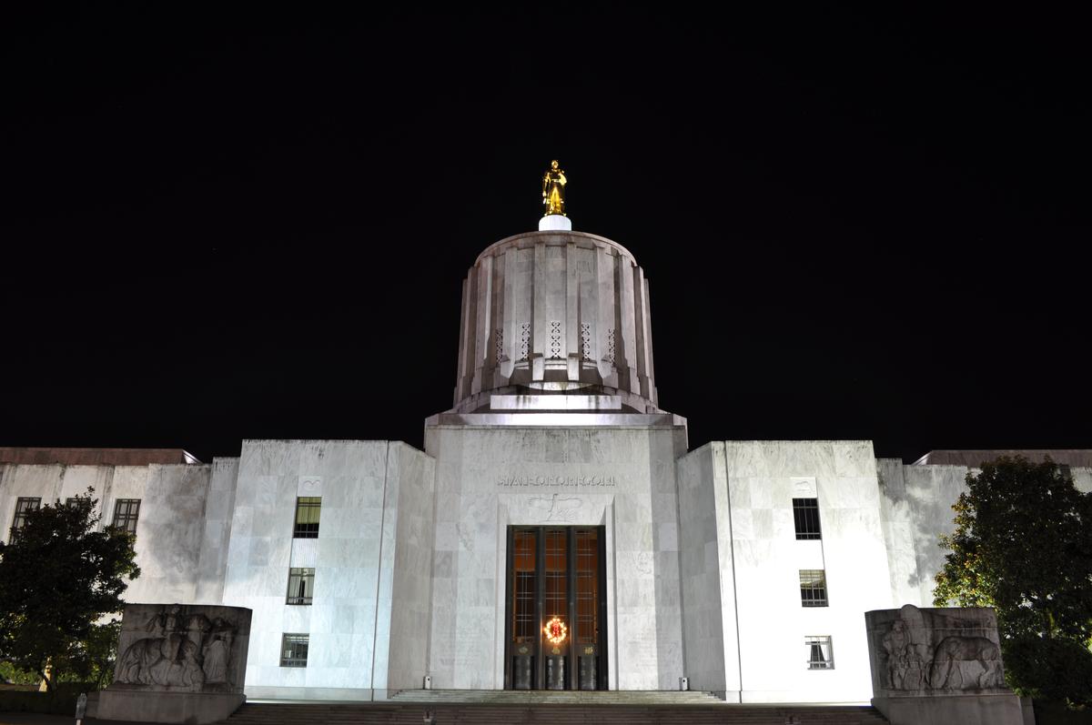 Oregon State Capitol at night 