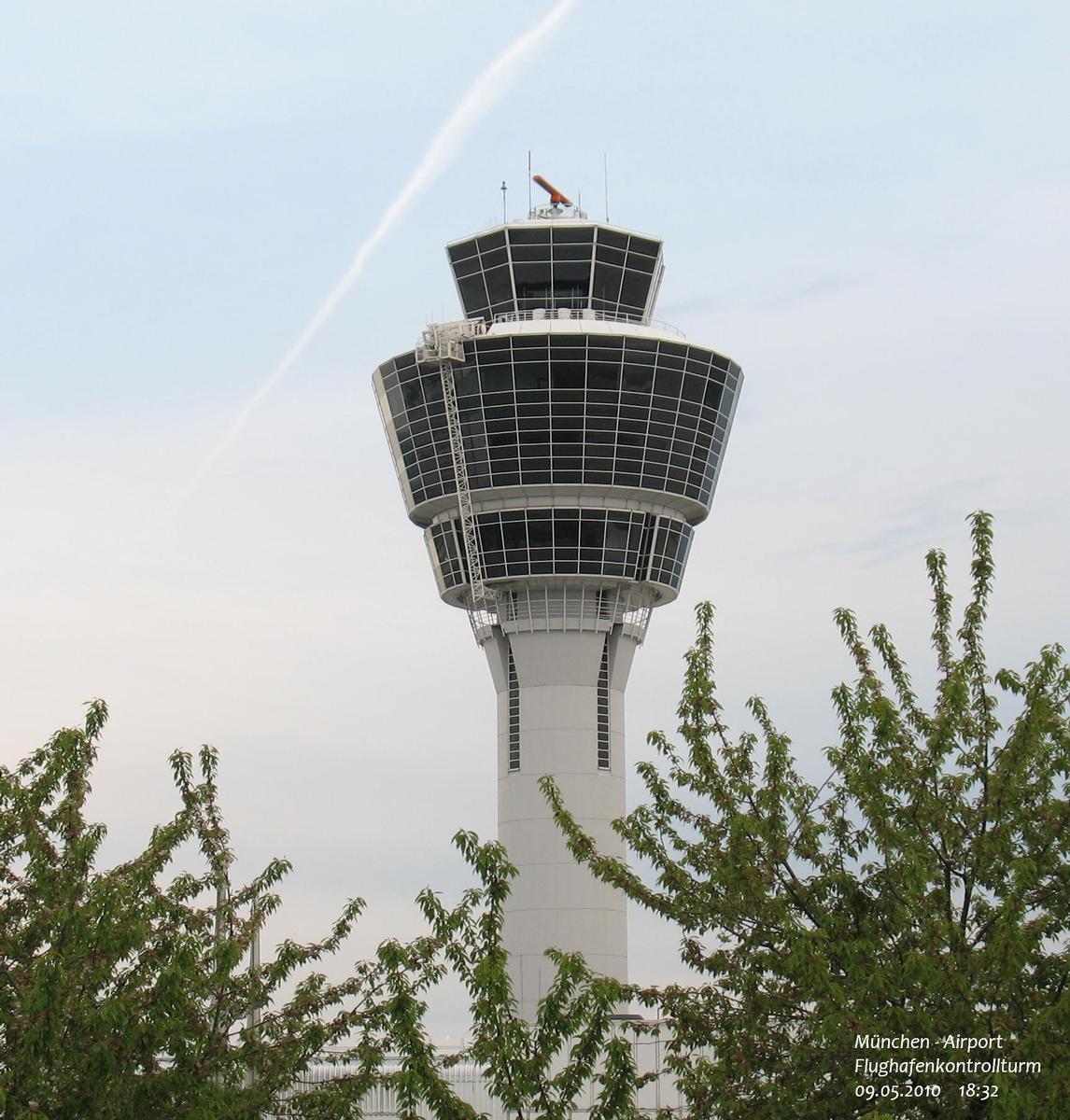 Flughafenkontrollturm am Flughafen München 