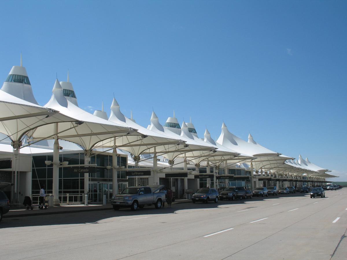 Abfertigungsgebäude am Denver International Airport 