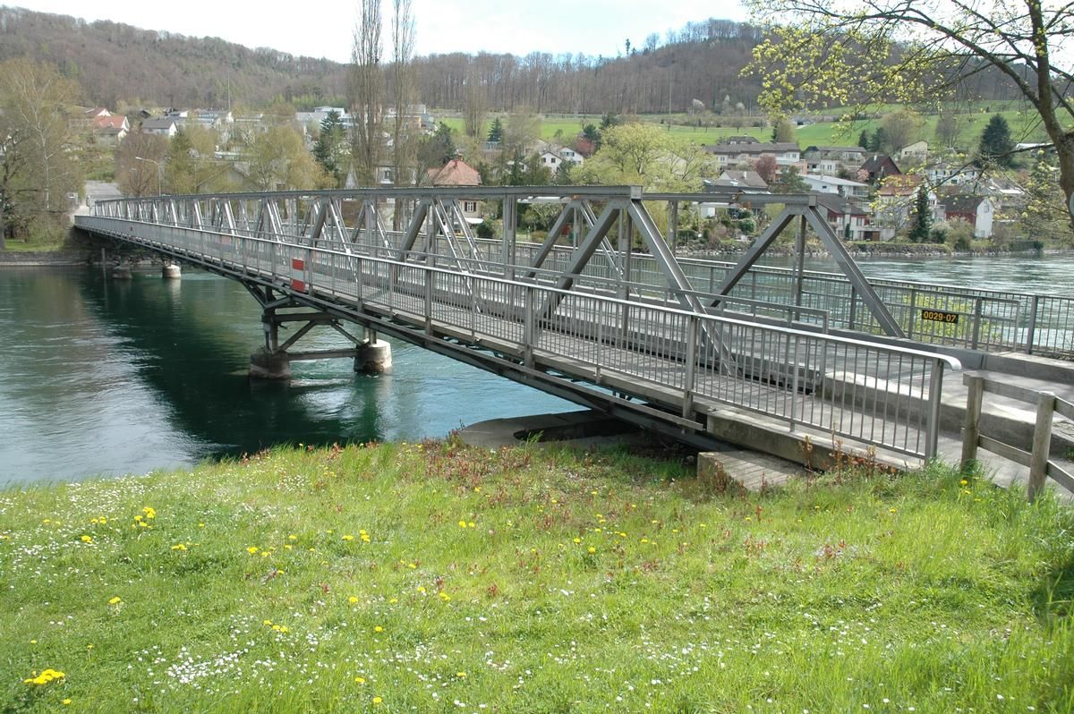 Mediendatei Nr. 109935 Flurlinger Brücke über den Rhein, 800 Meter oberhalb des Rheinfalls, einspurige Strassenbrücke, verbindet Flurlingen (ZH) und Neuhausen am Rheinfall (SH)