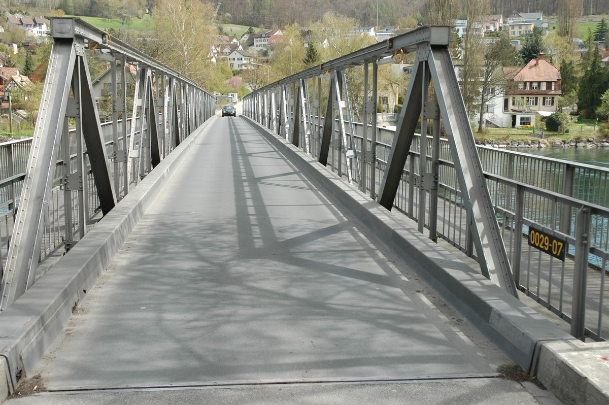 Mediendatei Nr. 109936 Flurlinger Brücke über den Rhein, 800 Meter oberhalb des Rheinfalls, einspurige Strassenbrücke, verbindet Flurlingen (ZH) und Neuhausen am Rheinfall (SH)
