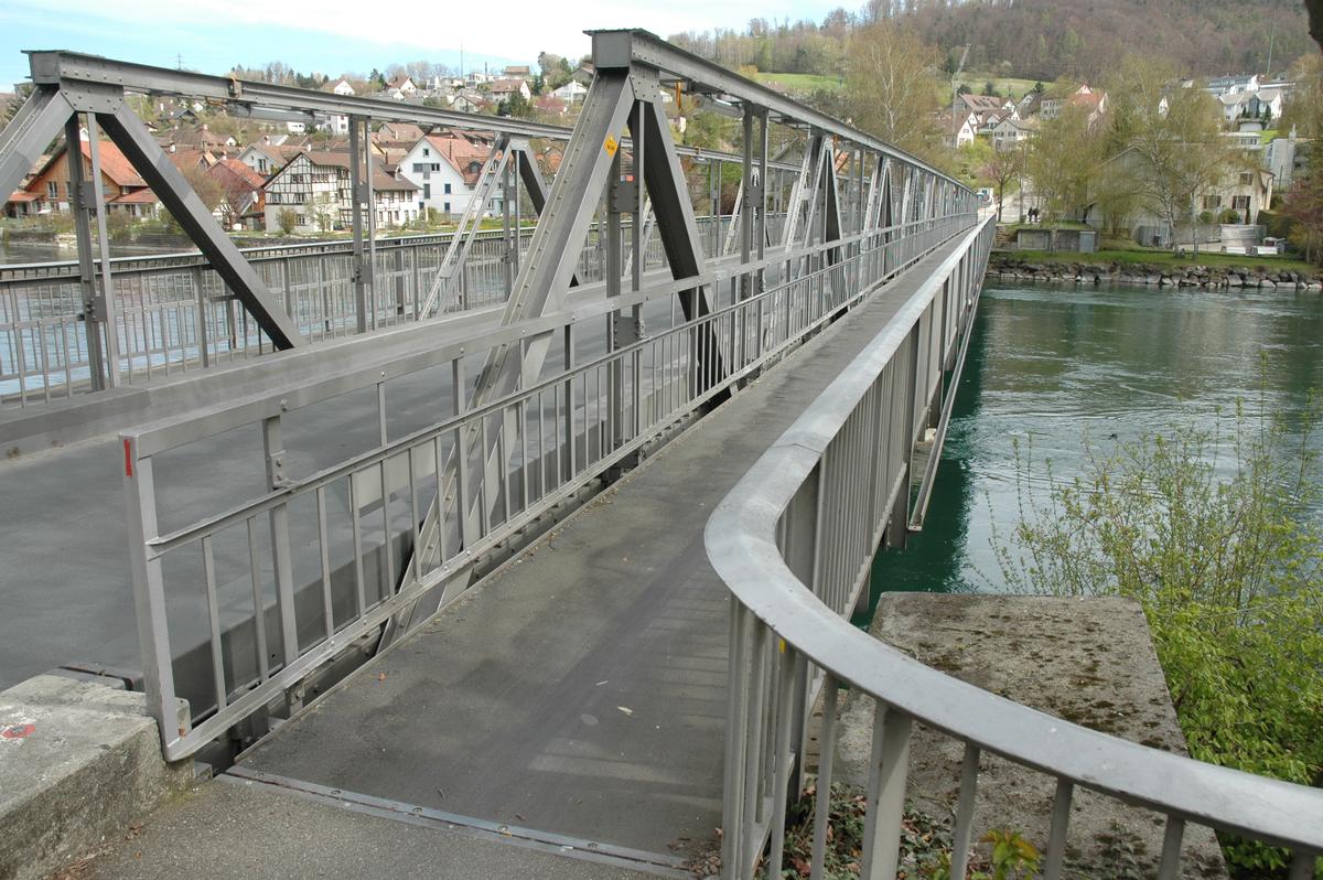 Mediendatei Nr. 109937 Flurlinger Brücke über den Rhein, 800 Meter oberhalb des Rheinfalls, einspurige Strassenbrücke, verbindet Flurlingen (ZH) und Neuhausen am Rheinfall (SH)