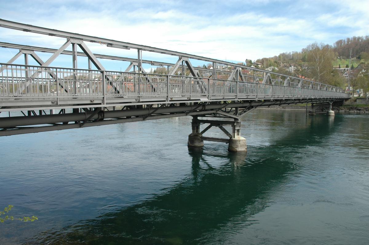 Mediendatei Nr. 109938 Flurlinger Brücke über den Rhein, 800 Meter oberhalb des Rheinfalls, einspurige Strassenbrücke, verbindet Flurlingen (ZH) und Neuhausen am Rheinfall (SH)