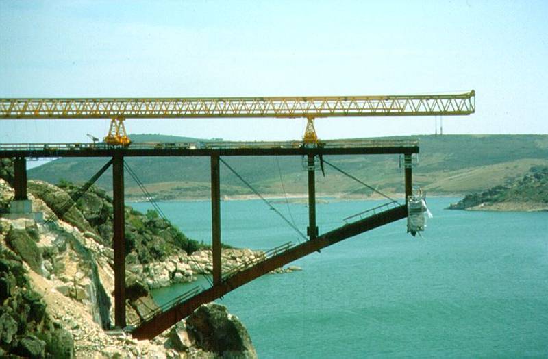 Pont du barrage de Ricobayo 