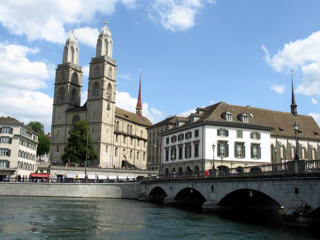 Großmünster mit Münsterbrücke 