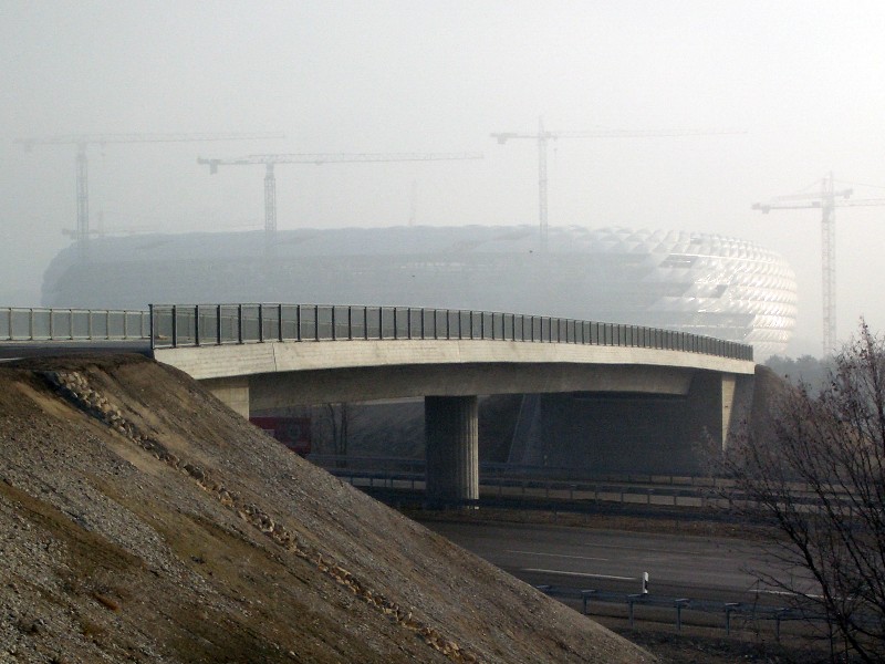 Pont d'accès de l'A 99 à l'Allianz Arena de Munich 
