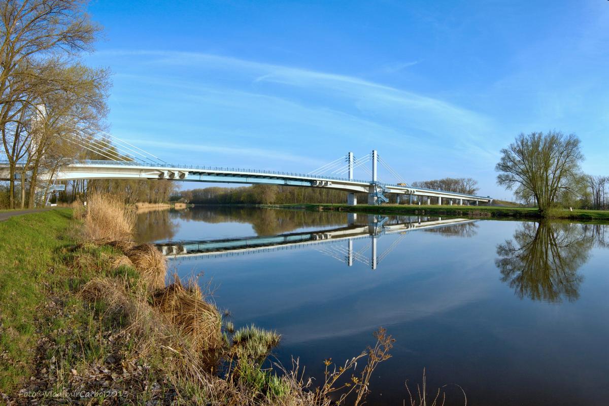 Elbebrücke der Umgehungsstraße Nymburk 
