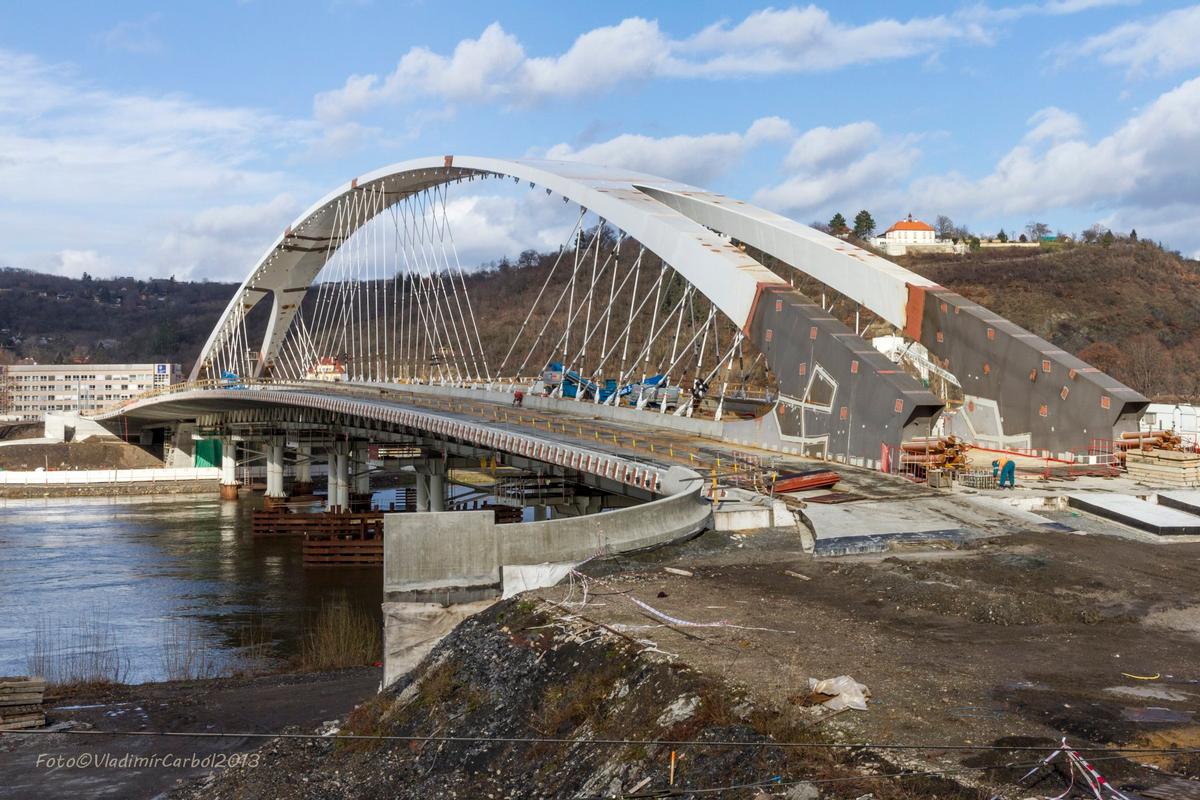 Trója-Straßenbrücke 