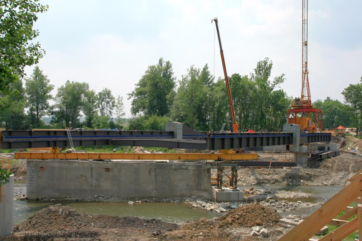 Karviná I/59 road bridge during erection works 