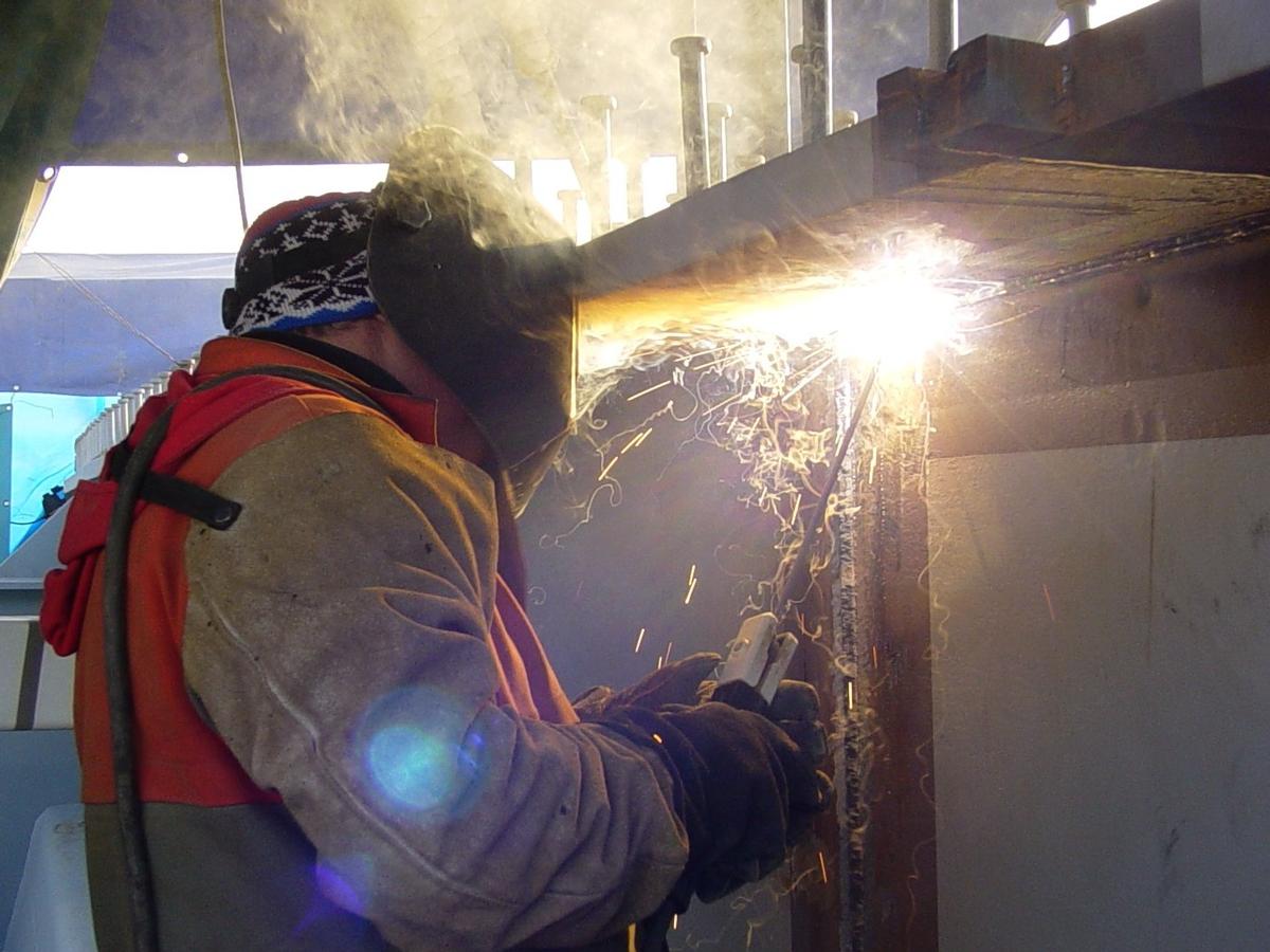 Jablunkov by-pass road bridge, steel girder outside assembly welding (Jablunkov, Czech Republic) 