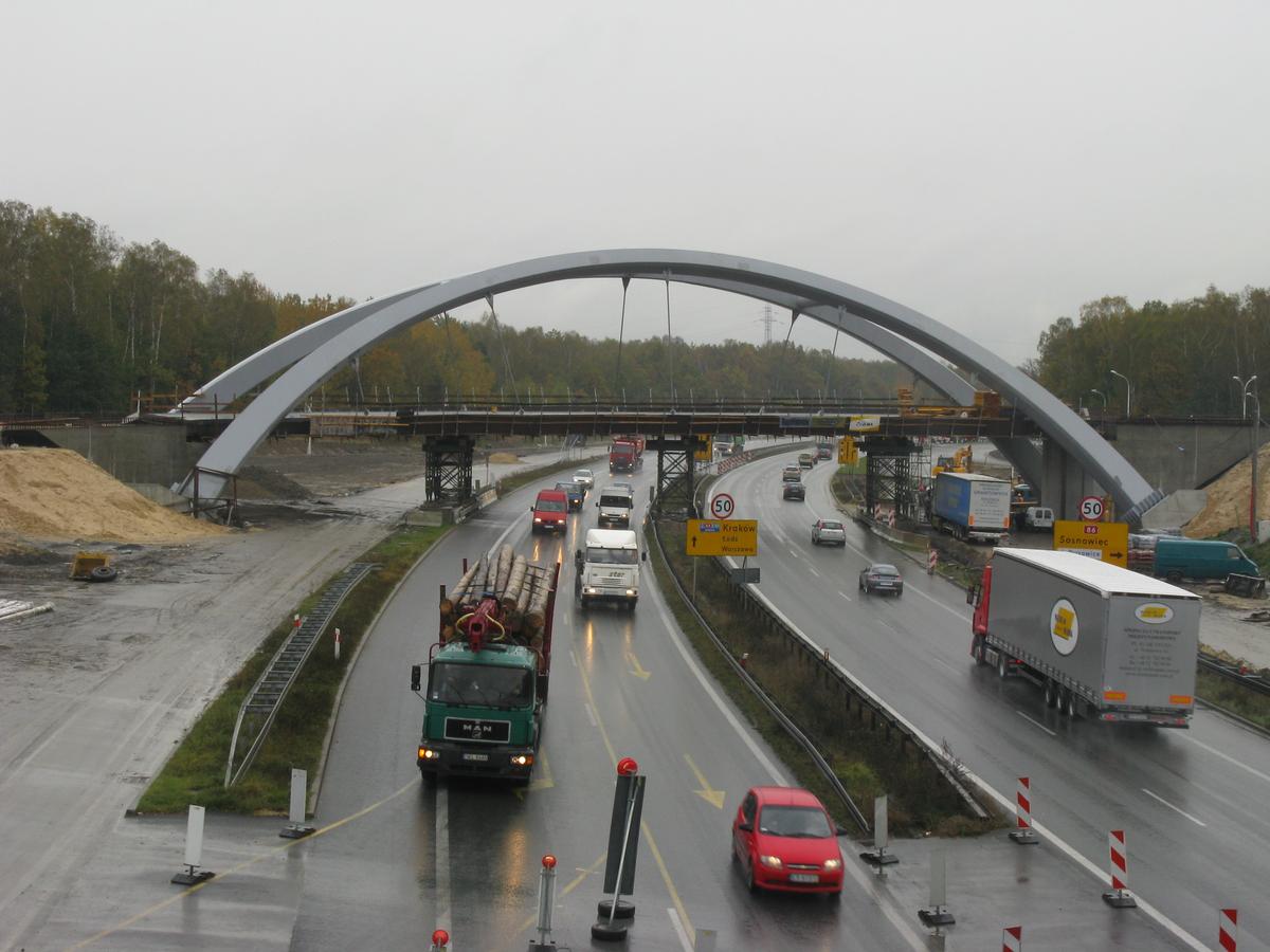 Katowice-Murckowska A4 Overpass: a view to the arch bridge 
