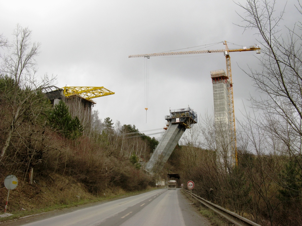 The Lochkov bridge first part launched over the P5 pier 