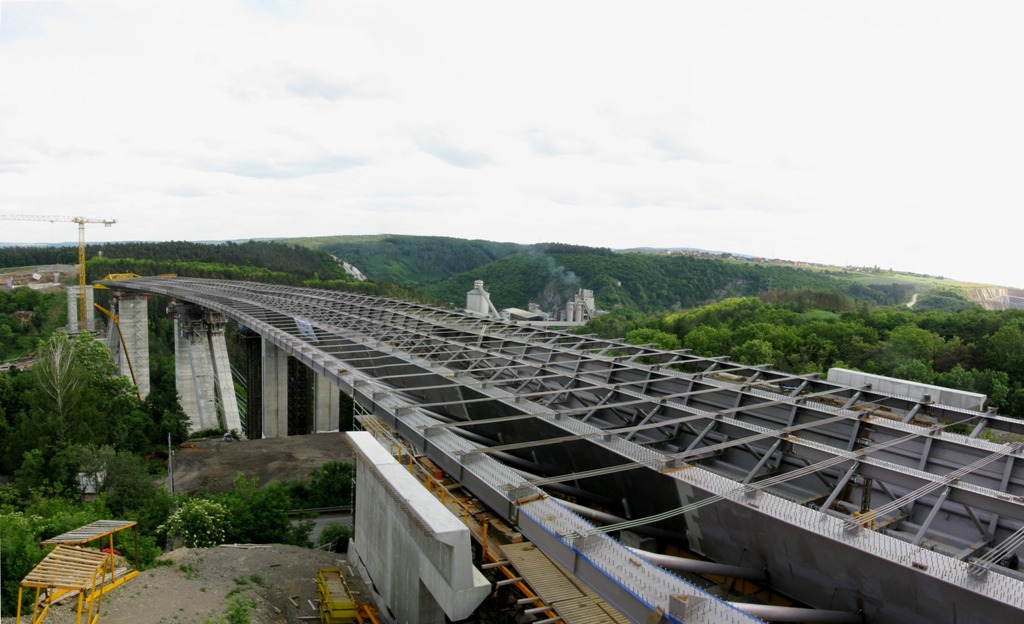 Steel structure of the Lochkov bridge 