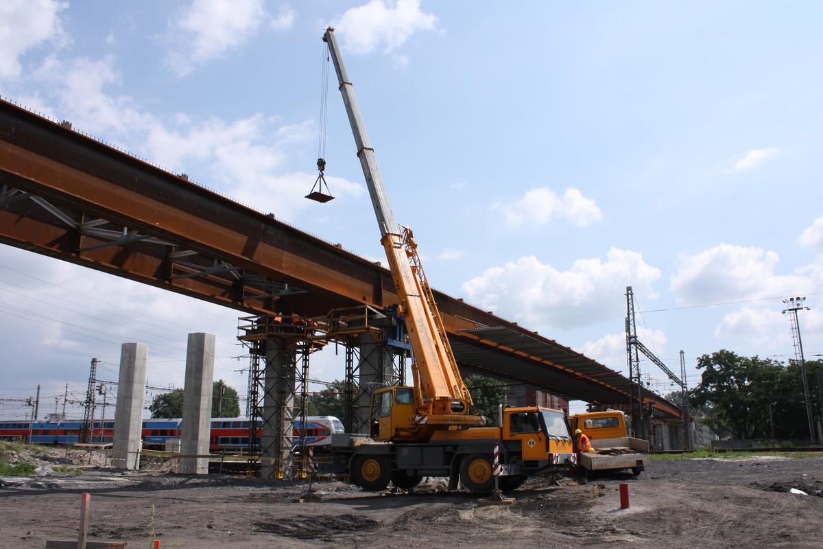 Místecká Road Bridge - steel girder assembly works 