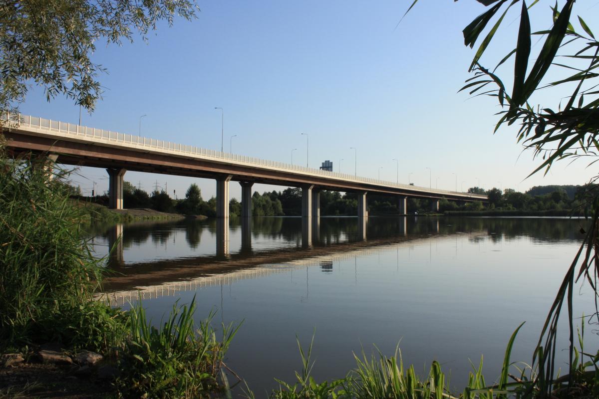 D47 Motorway bridge crosses the Rojek pond 