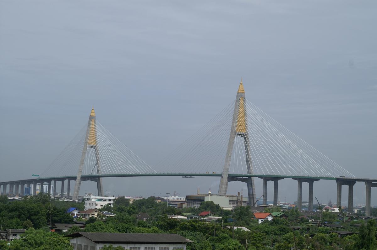 Kanchanaphisek Bridge, Bangkok Thailand 