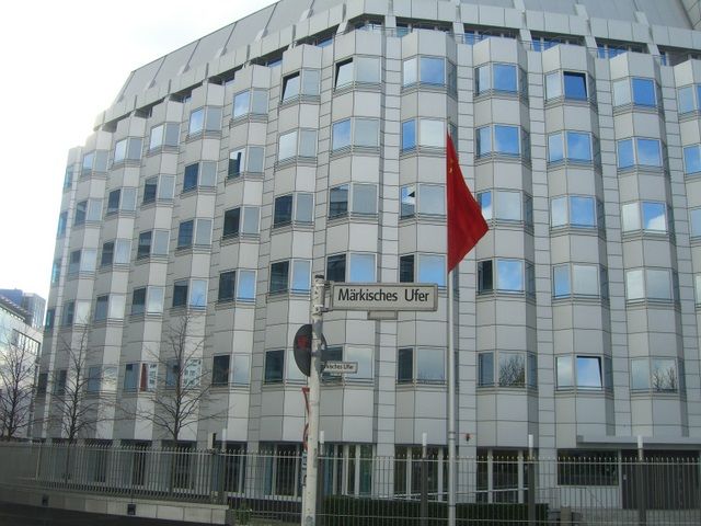 Botschaft der VR China in Berlin Mitte Märkisches Ufer Ecke Brückenstraße 