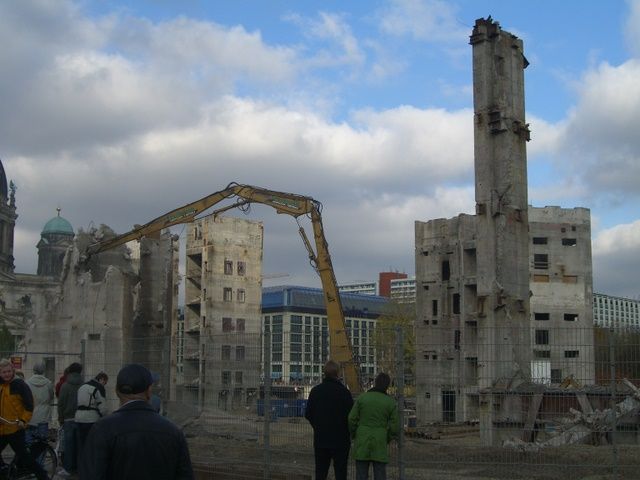 Die Reste des Palastes der Republik in Berlin Mitte 