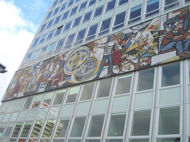 Haus des Lehrers am Alexanderplatz in Berlin MitteBildbinde von Walter Womacka Haus des Lehrers am Alexanderplatz in Berlin Mitte Bildbinde von Walter Womacka