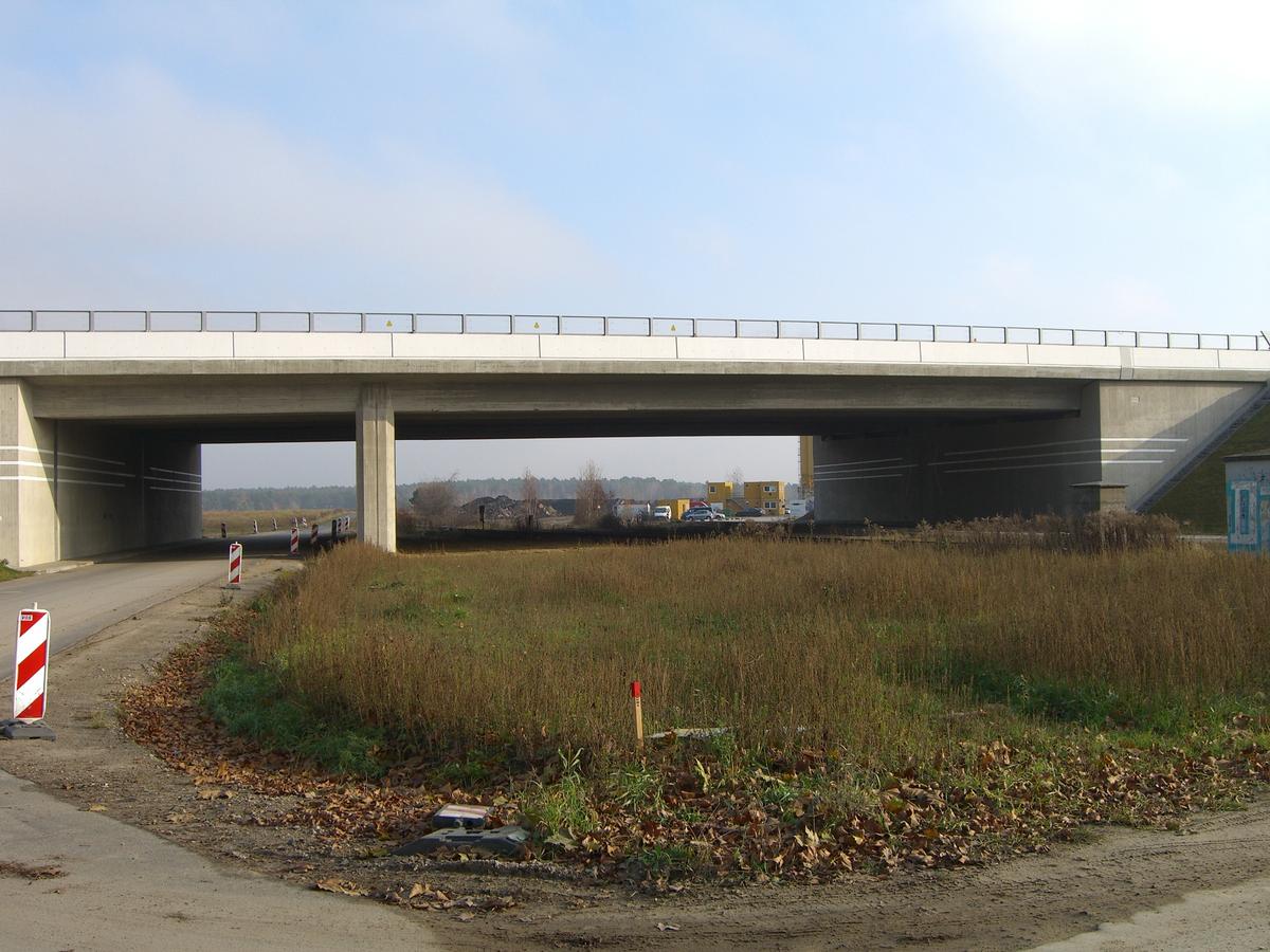 A 113 Brücke / Straße und Gleis in Kienberg Landkreis Dahme Spreewald im Land Brandenburg 