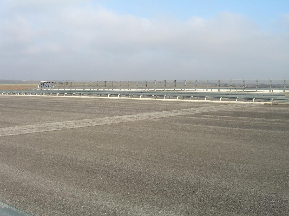 A 113 Brücke / Straße und Gleis in Kienberg Landkreis Dahme Spreewald im Land Brandenburg 