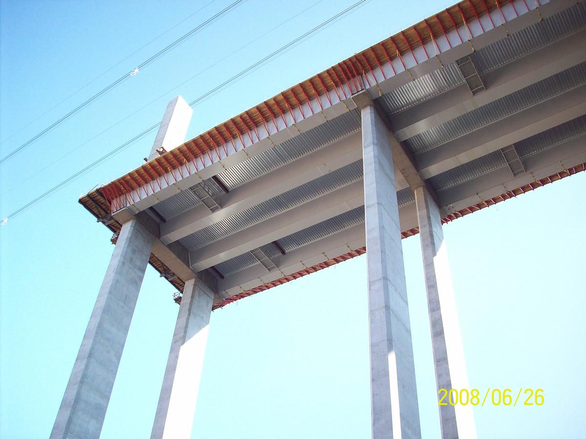 Hoover Dam Bypass, light-weight superstructure 