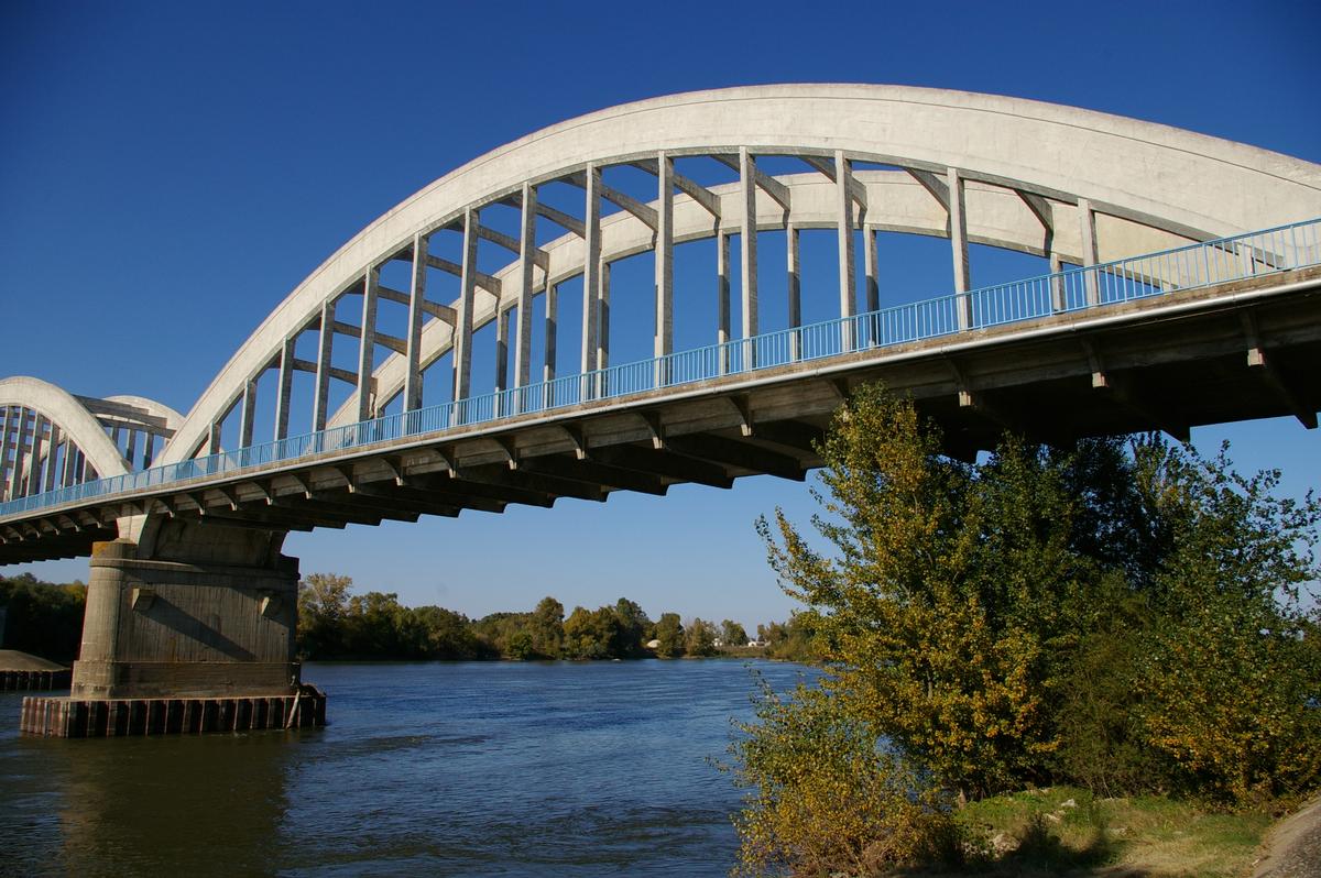Pont routier de Muides-sur-Loire 