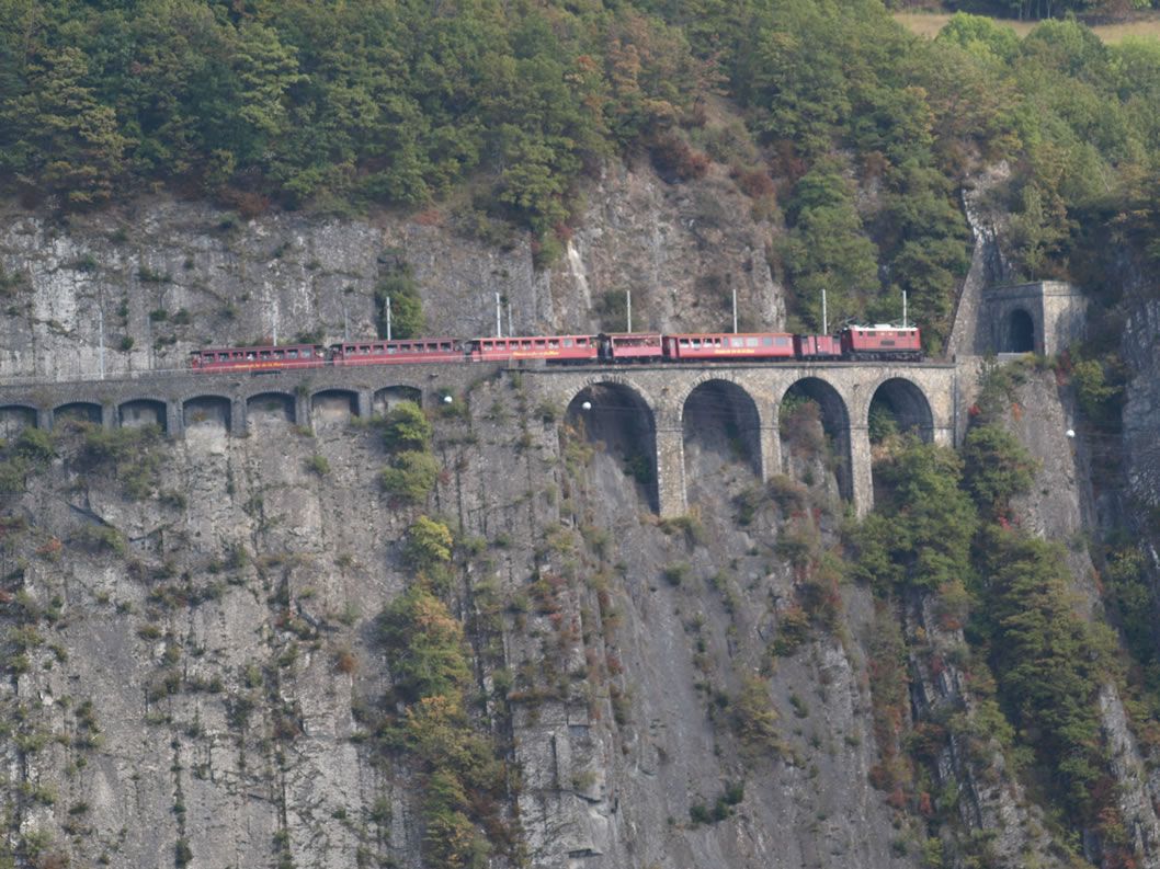 Train Track of La Mure
Picture taken when the traintrack face the Dam of Monteynard 